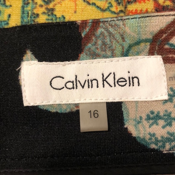 Woman’s skirt - Picture 3 of 3